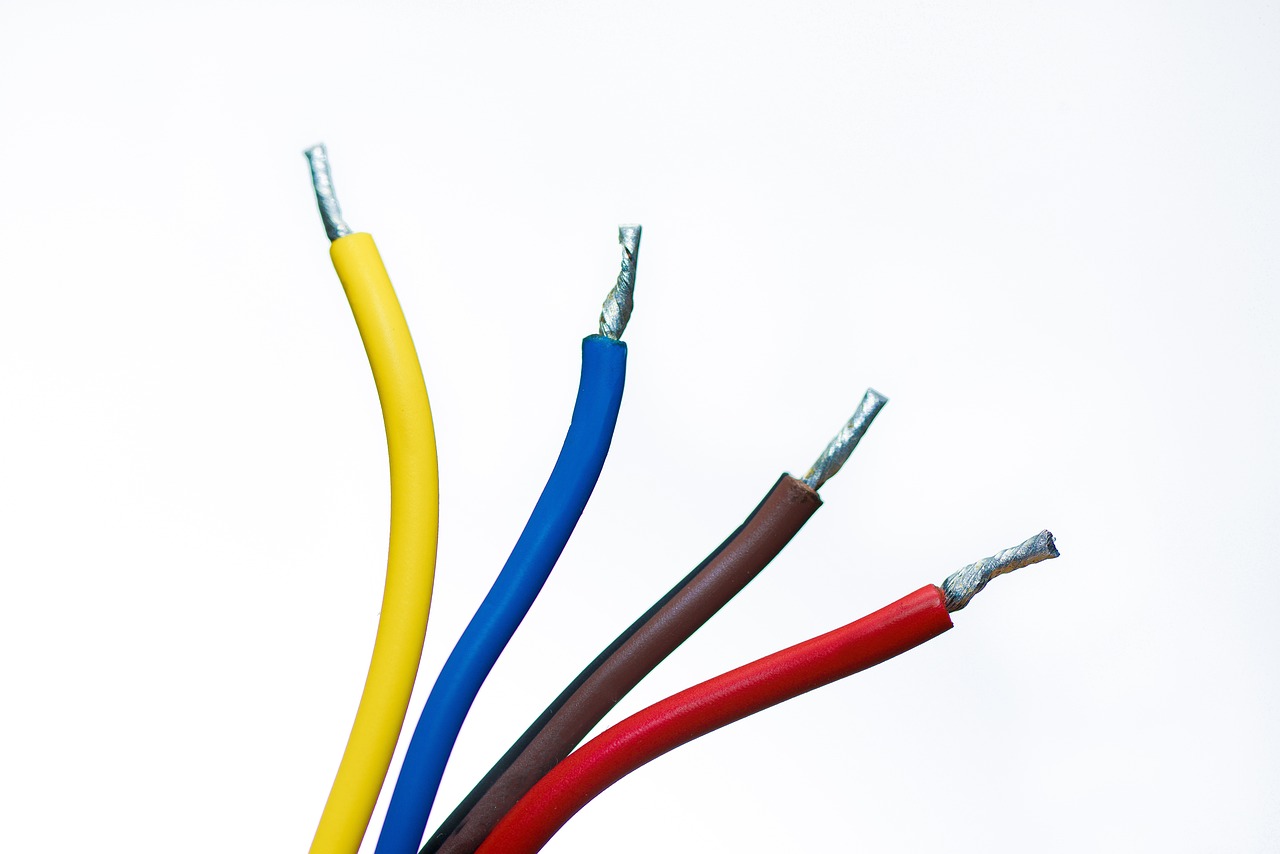 Konektory do kabli: Kluczowe elementy łączenia przewodów
