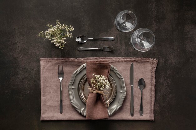 Jak dobrać odpowiednie serwetki i dekoracje stołu na eleganckie przyjęcie?