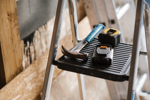 Jak wybrać odpowiednie rusztowanie do prac remontowych?