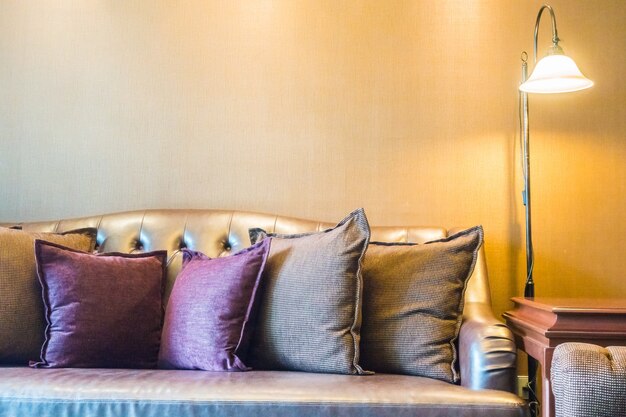 Tworzenie nastrojowej atmosfery w domu za pomocą oświetlenia dekoracyjnego