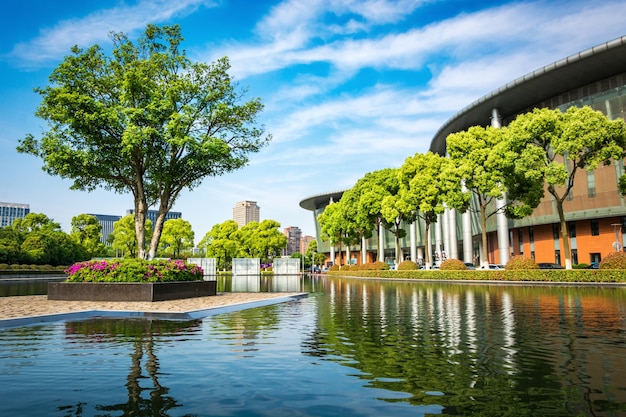 Jak bliskość natury wpływa na komfort życia w nowoczesnych osiedlach mieszkaniowych
