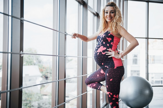 Jak dobrać idealne legginsy ciążowe dla maksymalnego komfortu i stylu?